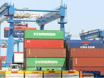 What is the difference between SOC and COC containers in shipping
