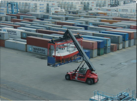 What is a flat rack container in international transport?